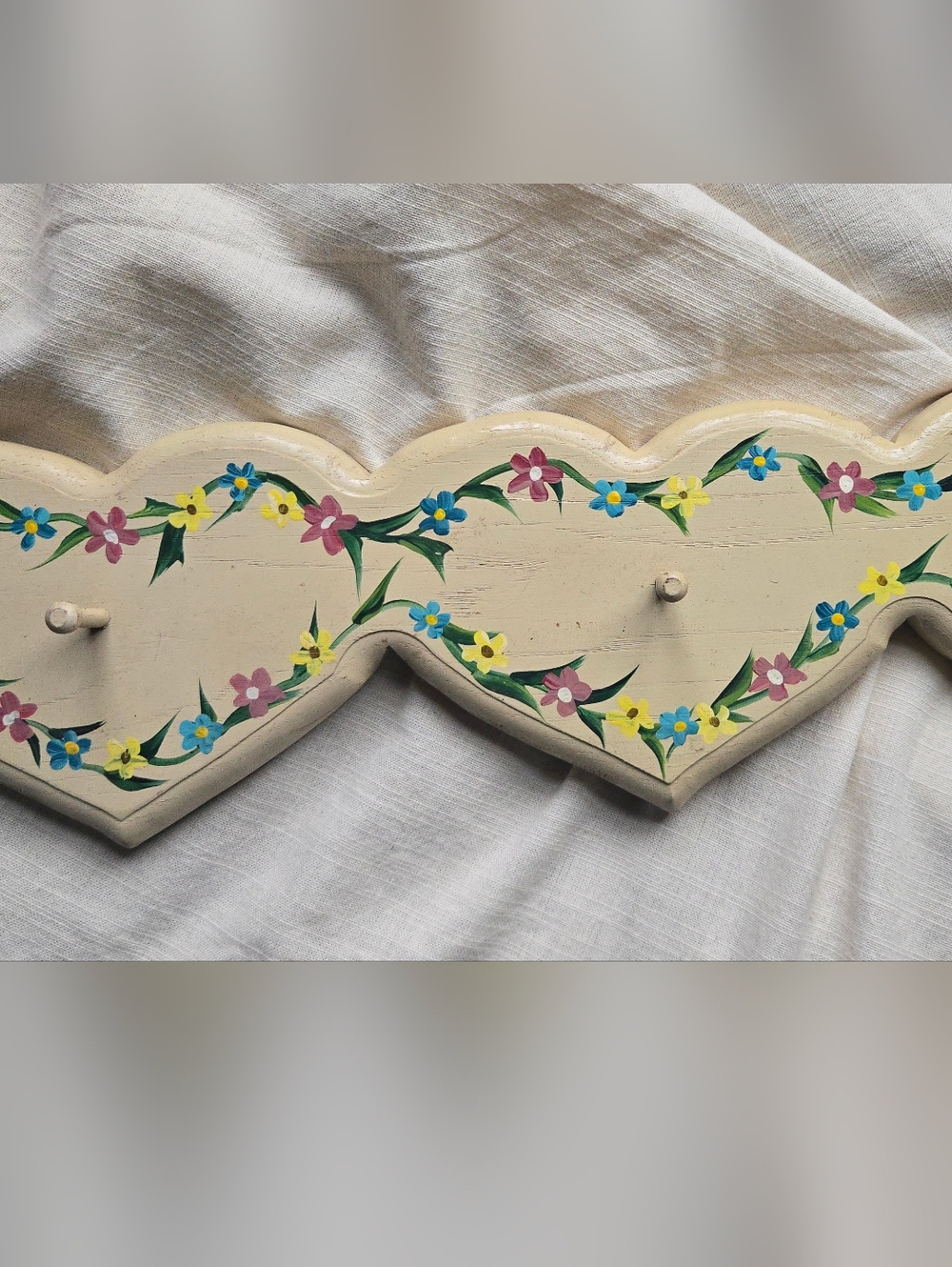 Hand-Painted Cream Heart Wall Hook with Floral Vine
